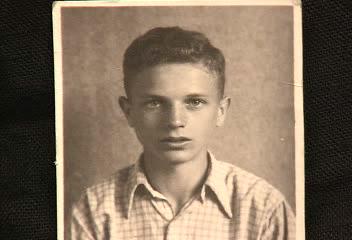Abram Goldszer in 1945 he was 15 years old. 