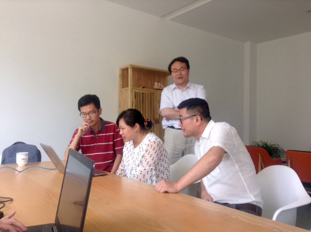 Cheng Fang shows New Dimensions in Testimony to Nanjing University students