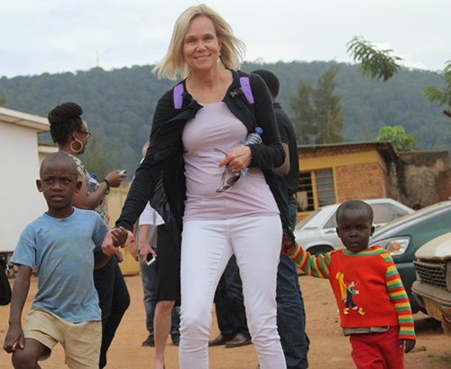 Ulrika with children in Rwanda. 