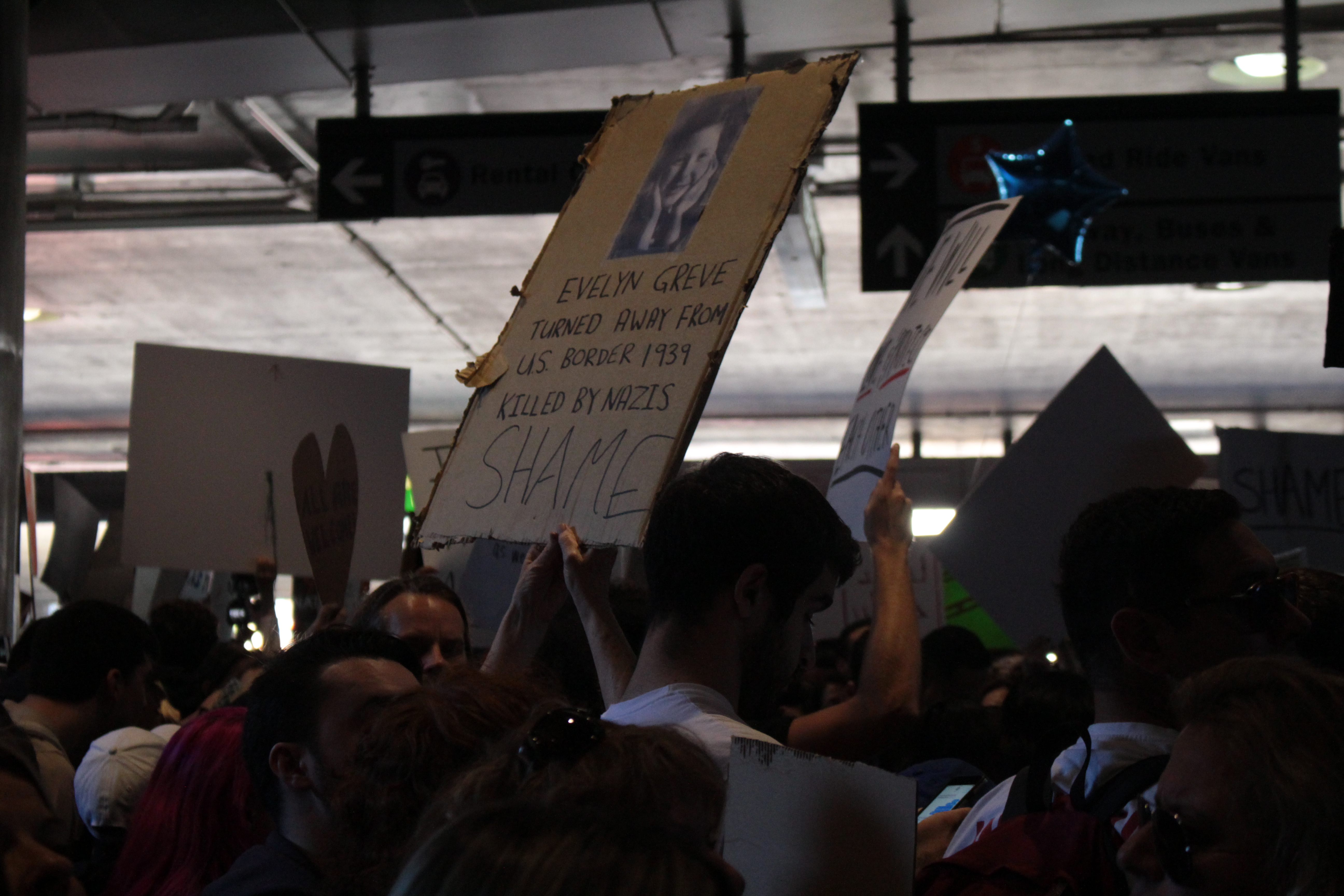 Photo of protests at LAX of the travel ban. (Rennie Svirnovskiy / USC Annenberg Media)