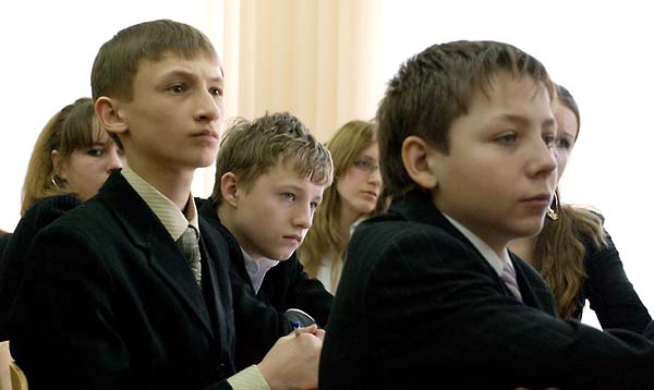 Encountering Memory lesson in Class 9-A, School #228, in Kyiv, Spring 2008