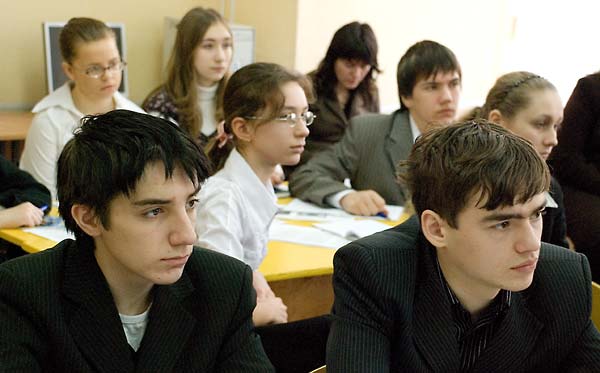 Encountering Memory lesson in Class 9-A, School #228, in Kyiv, Spring 2008