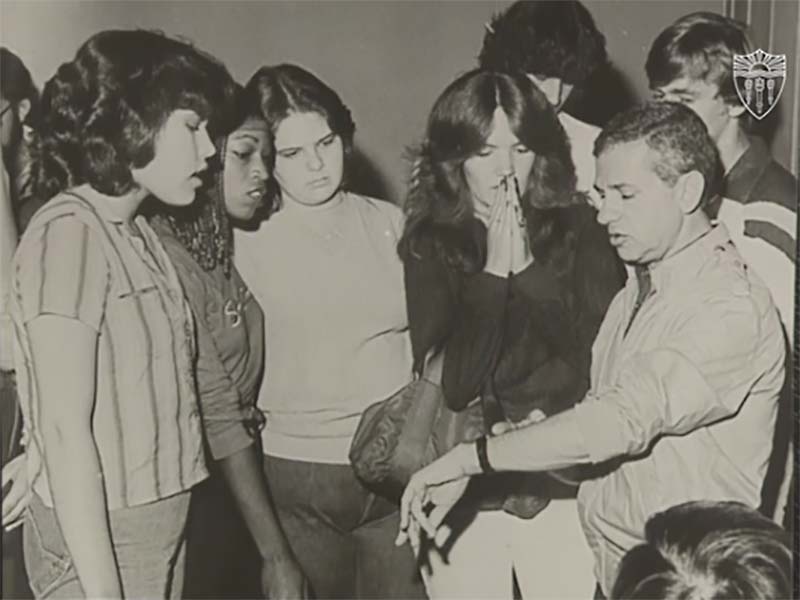 Robert Clary at a talk about the Holocaust in a Los Angeles high school in 1981. 