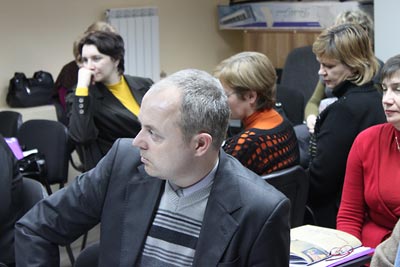 Seminar participants view eyewitness testimony, part of the Ukrainian Famine lesson.
