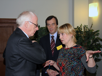 Slavnostní otevření Centra vizuální historie Malach, 29. ledna 2010:  přípravy na tiskovou konferenci, velvyslanec SRN Johannes Haindl (Festive Opening of the Malach Center, Prague, January 29, 2010:  Preparations for the press conference, German Ambassador Johannes Haindl).