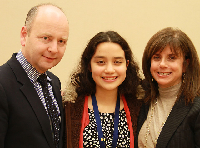 Ruth Hernandez (center)