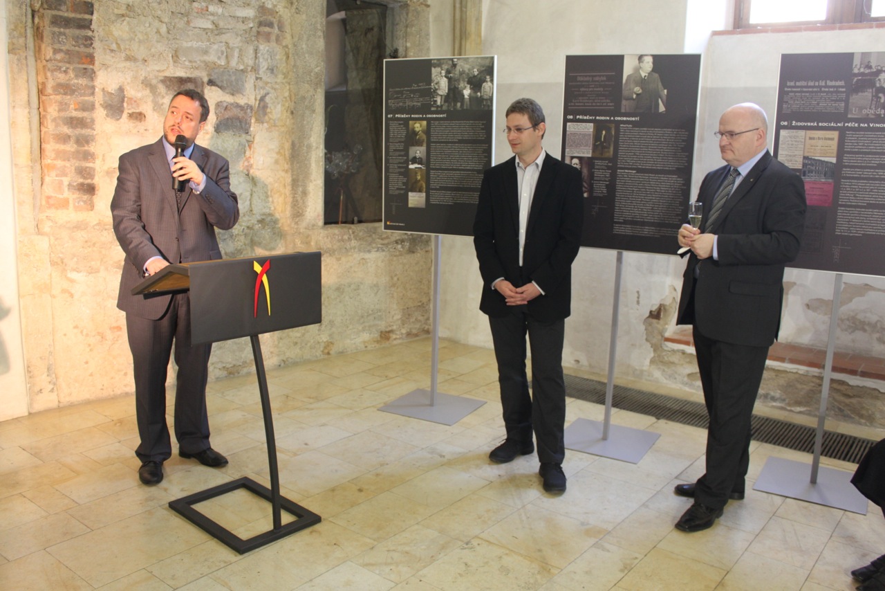 L-R: Martin Smok, Michal Frankl of the Jewish Museum, Minister of Culture Daniel Herman 