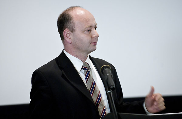 Shoah Foundation Institute Executive Director Stephen D. Smith addresses the audience at the Student Voices 2011 Event.