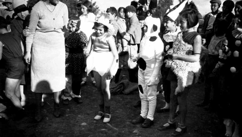 Children dressed in costumes for Purim courtesy of Wikicommons. 