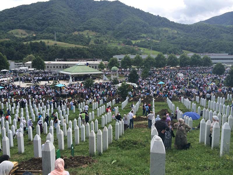 bosnian genocide graves