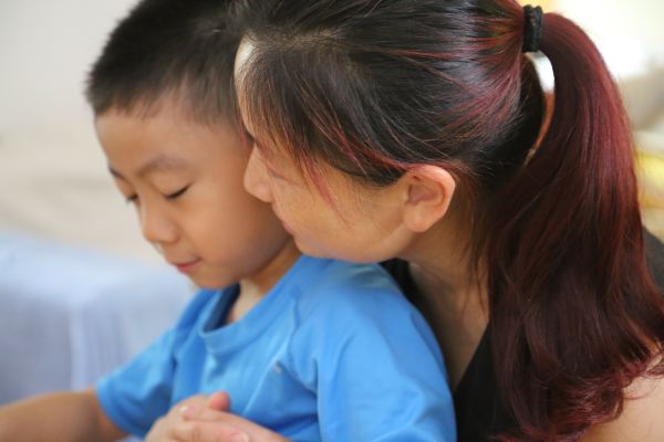 Madam Xia's granddaughter and great-grandson