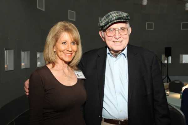 Pinchas Gutter and museum docent Doris Lazarus. Photo courtesy of Illinois Holocaust Museum and Education Center. Pinchas Gutter and museum docent Doris Lazarus. Photo courtesy of Illinois Holocaust Museum and Education Center.