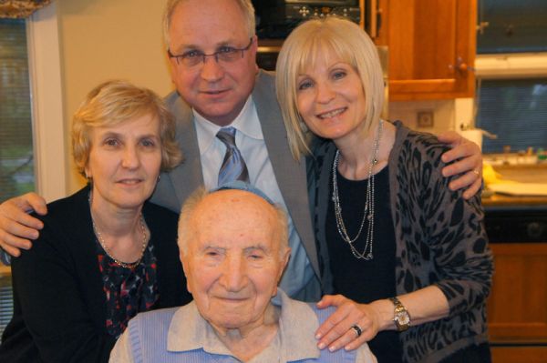 Morris Kotek Z”L with his three children (from left to right): Suzan, Freddie and Peggy Morris Kotek Z”L with his three children (from left to right): Suzan, Freddie and Peggy