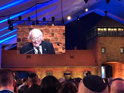 Roman Kent, Auschwitz survivor, speaking at the commemoration