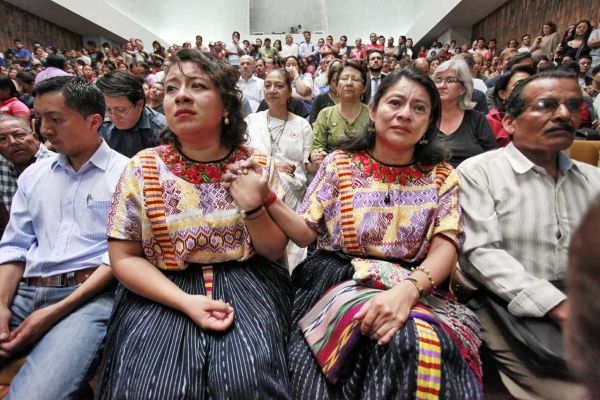 Irma Alicia Velásquez Nimatuj (right) watches the Ríos Montt genocide trial with her daughter Maria Aguilar. Photo by Daniel Hernández-Salazar / "500 YEARS"