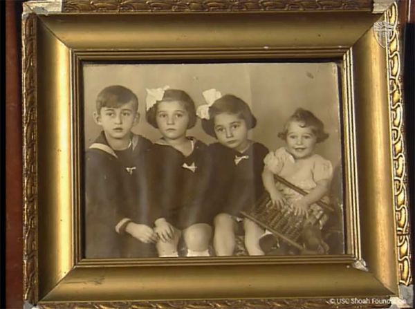 The four oldest Weiss children, Kurt, Eva, Noemi and Marta, in 1936 in Bratislava.
