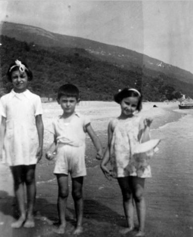 Alex sent USC Shoah Foundation a photo of his father, Raphael, about age 6, with Alex’s aunt, Miretta, about age 10, and another unknown girl on that beach in the months before Greece went to war with Italy’s fascist regime in late 1940.
