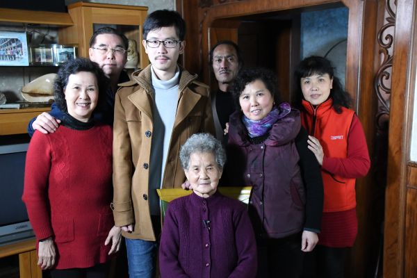 Survivor Wei Guiru and family