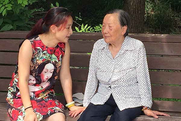Madame Xia and her granddaughter Xia Yuan talking about their family