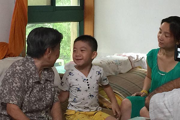 Three generations: Madame Xia, her great-grandson Li Yuhan and her granddaughter Xia Yuan